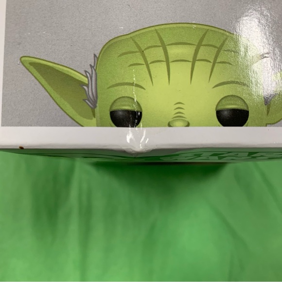 Funko Pop! Star Wars: Dagobah Yoda #124 - Picture 8 of 8